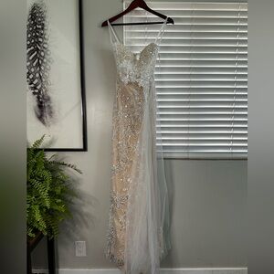 Selling my never been worn wedding dress!